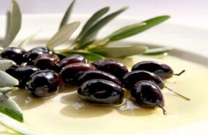 Eλιά Kαλαμών: Συντονισμένες ενέργειες για τη θωράκιση του προϊόντος