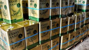 «Φρένο» στον τενεκέ – Ελαιόλαδο πέντε λίτρων από τον παραγωγό
