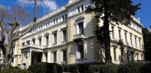Tρία κόμματα, τρεις υποψήφιοι και… “χέστηκε η φοράδα στ’ αλώνι”